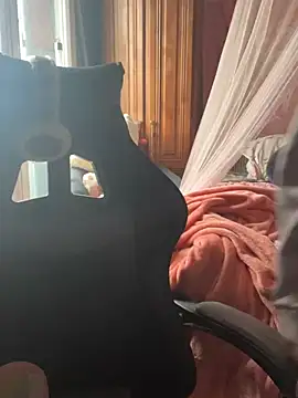 LaPetitechienne1 online show from February 4, 2025, 8:24 am