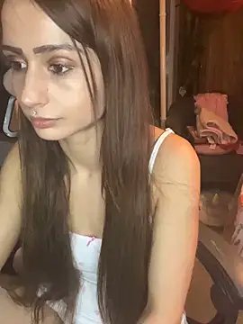 LaPetitechienne1 online show from February 8, 2025, 4:14 pm