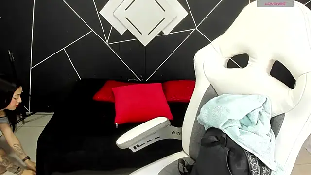 farichell online show from February 8, 2025, 8:32 pm