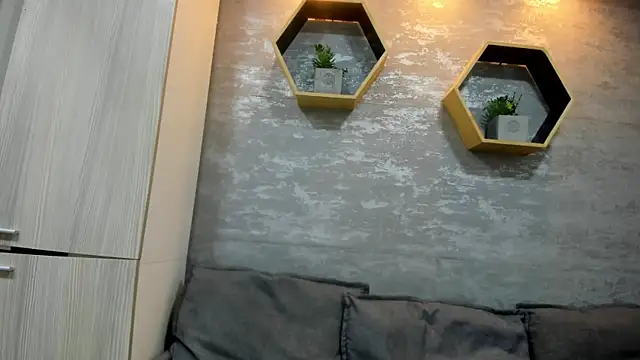 Mhelanny2 online show from April 22, 2026, 8:10 pm