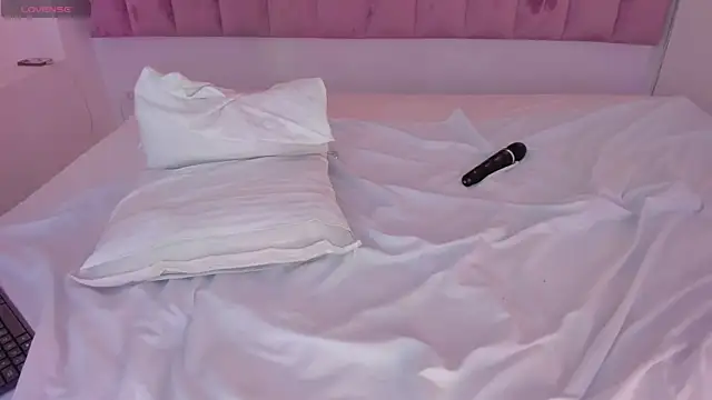 luisah  online show from March 18, 2025, 1:53 am