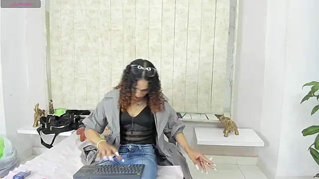 StefanyMiler online show from February 12, 2025, 6:51 am