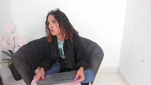 StefanyMiler online show from March 7, 2025, 5:40 am