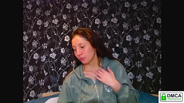 Snapshot of Sophi_Cute chatting on May 9, 2026, 12:43 pm Sophi Cute online show from May 9, 2026, 12:43 pm
