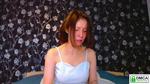 Snapshot of Sophi_Cute chatting on May 17, 2026, 6:00 am Sophi Cute online show from May 17, 2026, 6:00 am