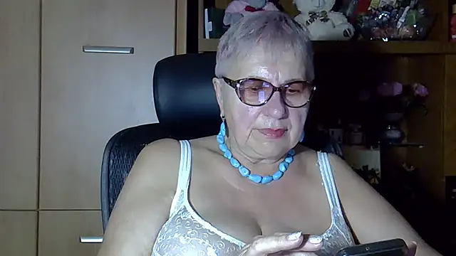 SweetCherry27 online show from September 16, 2025, 4:41 pm