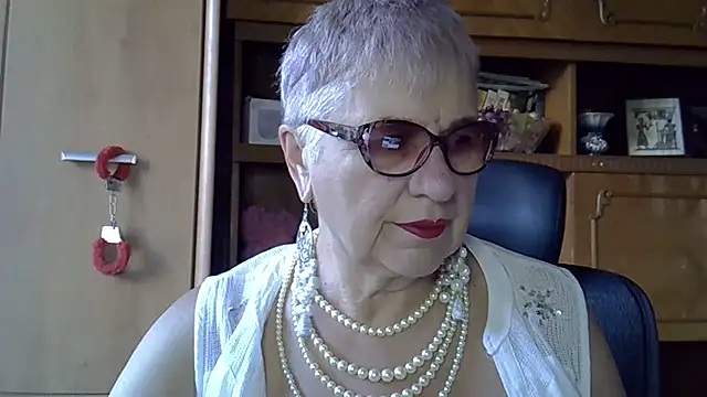 SweetCherry27 online show from September 24, 2025, 4:27 am