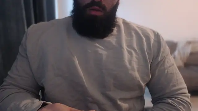 hugemachohandsome online show from November 24, 2025, 2:06 pm