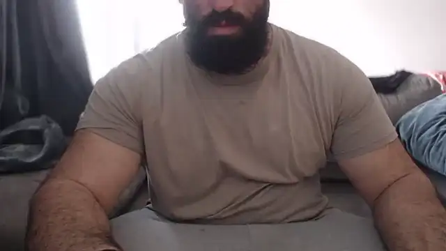 hugemachohandsome online show from December 18, 2025, 11:38 am