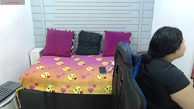 evelin zaens online show from February 14, 2025, 10:25 pm