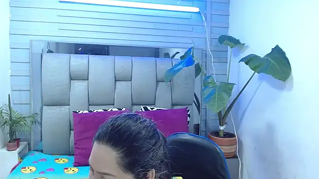 evelin zaens online show from April 21, 2026, 4:08 am