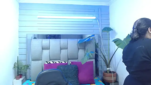 evelin zaens online show from April 22, 2026, 4:04 am