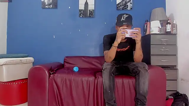 Snapshot of BeMyLover3 chatting on March 16, 2025, 10:42 pm BeMyLover3 online show from March 16, 2025, 10:42 pm