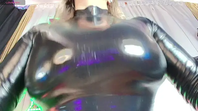 LatexDevil Blondie online show from February 27, 2025, 2:32 pm