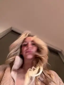 MessyNastyQueen online show from February 20, 2025, 12:41 am