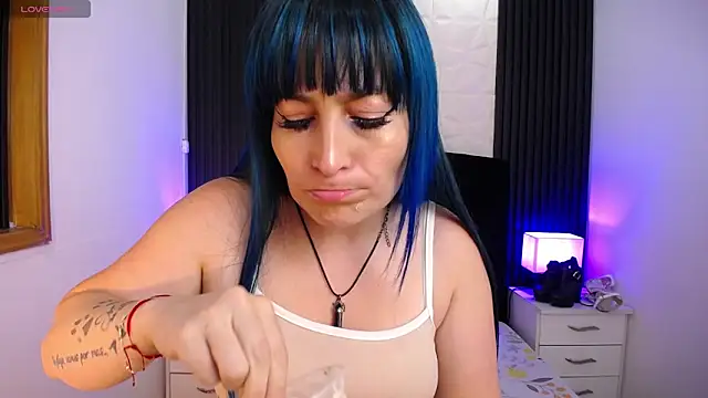 alicia moom online show from February 28, 2025, 7:03 pm