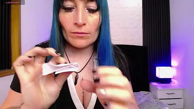 alicia moom online show from March 6, 2025, 6:48 pm