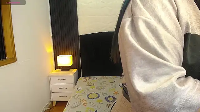 alicia moom online show from March 13, 2025, 7:17 pm