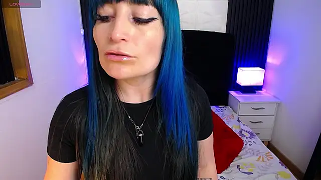 alicia moom online show from March 17, 2025, 9:55 pm