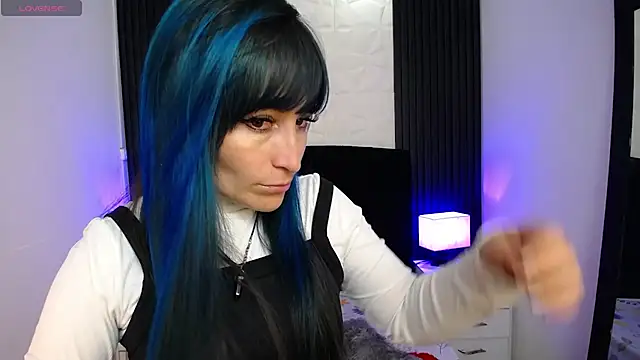 alicia moom online show from March 18, 2025, 6:48 pm