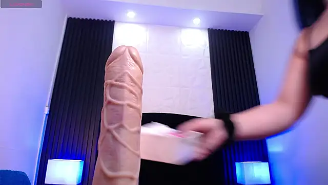 alicia moom online show from September 8, 2025, 7:13 pm