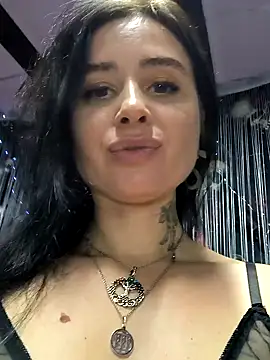 KikiXRed online show from January 17, 2025, 6:54 pm