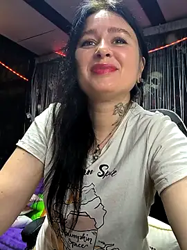 KikiXRed online show from April 12, 2026, 4:06 am