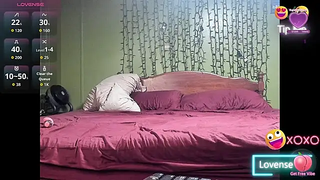 Sexxybitch28 online show from April 21, 2026, 9:50 pm