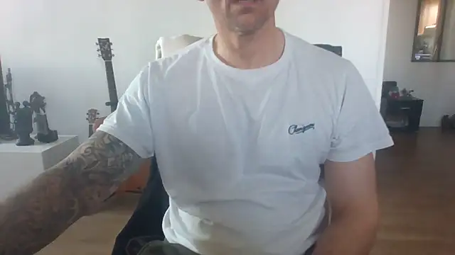 jouet75 online show from April 23, 2026, 6:25 am