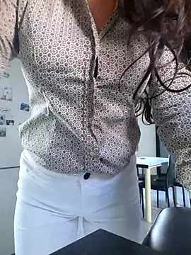 luxxe25 online show from November 26, 2025, 8:37 am