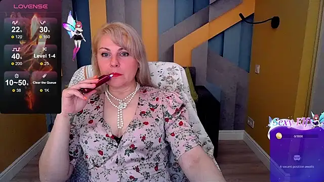 Candy Long online show from April 23, 2026, 6:32 pm