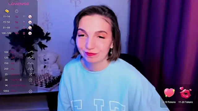 KindHazelHere  online show from November 4, 2025, 9:03 pm