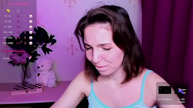 KindHazelHere  online show from April 5, 2026, 11:18 am