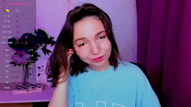 KindHazelHere  online show from April 20, 2026, 8:28 am