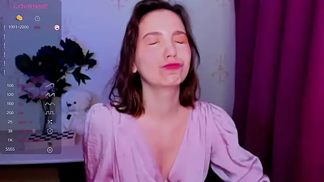 KindHazelHere  online show from April 21, 2026, 6:09 am