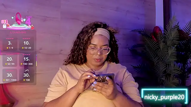  nickypurple  online show from February 17, 2025, 12:16 pm