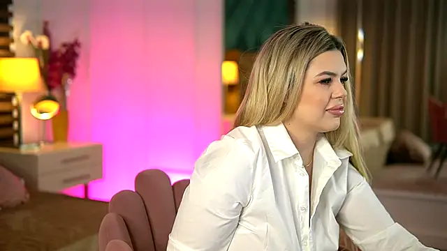 SophieBoobsX online show from November 17, 2025, 5:35 am