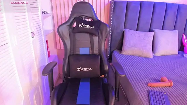 ashlye miller  online show from February 19, 2025, 3:50 am