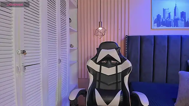 ashlye miller  online show from November 14, 2025, 4:11 am