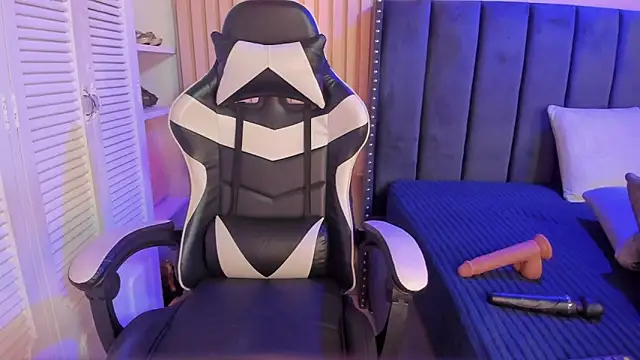 ashlye miller  online show from December 23, 2025, 3:59 am