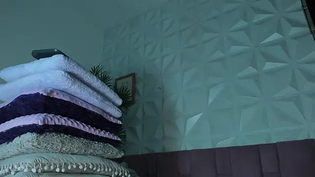 Hellen Sky online show from October 15, 2025, 6:08 pm