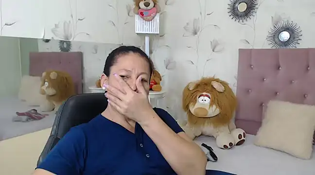 mature martina online show from February 11, 2025, 6:44 pm