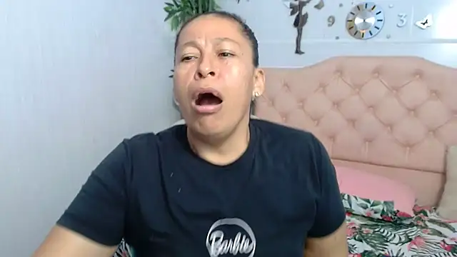 mature martina online show from September 24, 2025, 10:35 pm