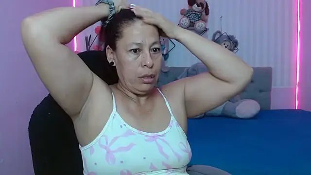 mature martina online show from May 17, 2026, 11:06 am