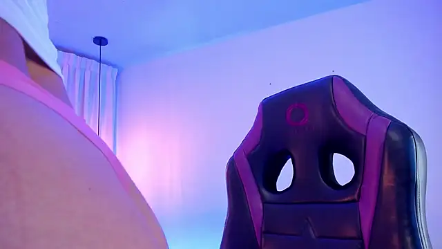 BonnieBad01 online show from February 24, 2025, 3:31 pm