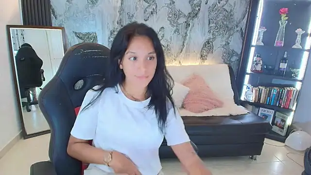 Nanami 19 online show from February 9, 2026, 6:34 pm