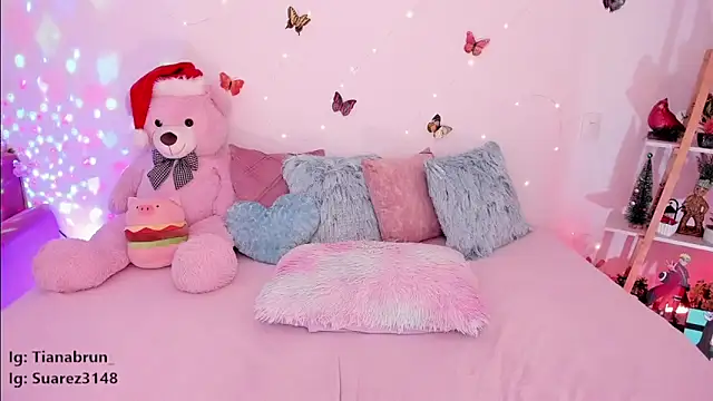 Zara uwu  online show from January 15, 2025, 1:41 pm