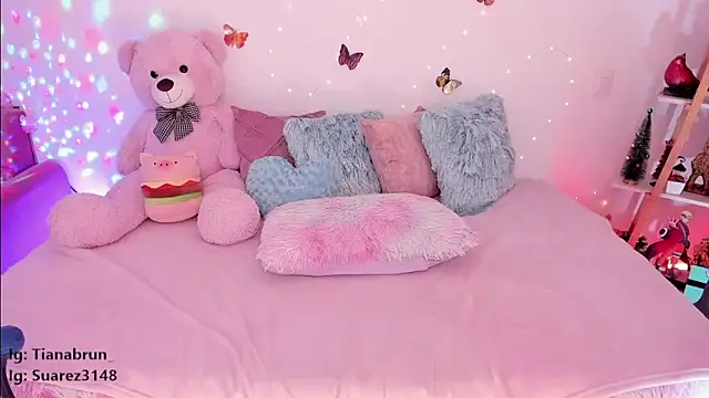 Zara uwu  online show from March 11, 2025, 2:51 pm