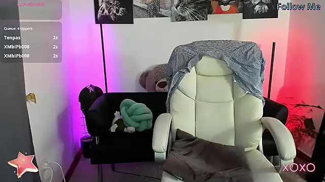 xx adrihanna xx online show from February 28, 2025, 4:42 pm