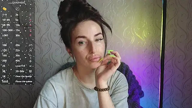 xx adrihanna xx online show from May 11, 2026, 4:04 pm